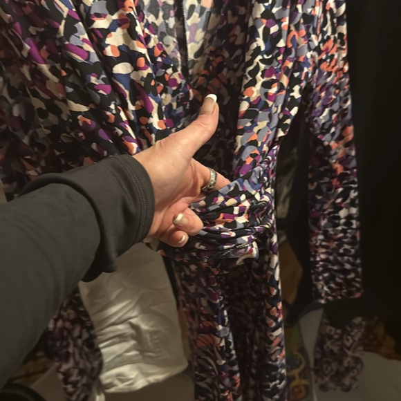 Beautiful flowy Daisy Fuentes Multi-color dress. Medium - Picture 4 of 5